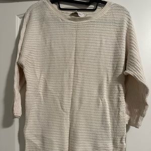 Women’s medium cream sweater, good condition.